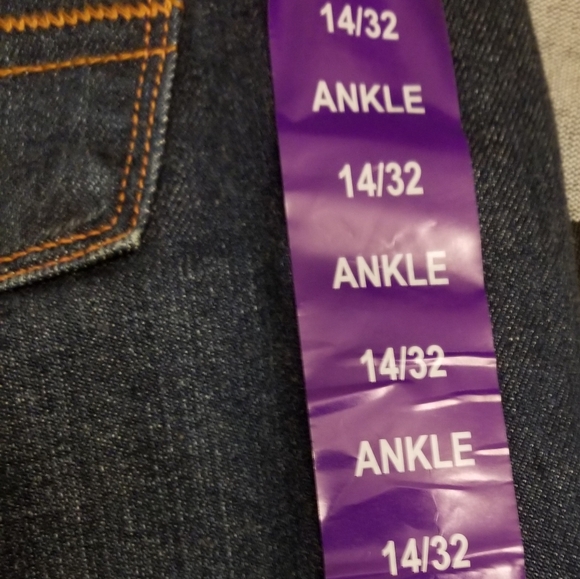 Jeans - Picture 3 of 5